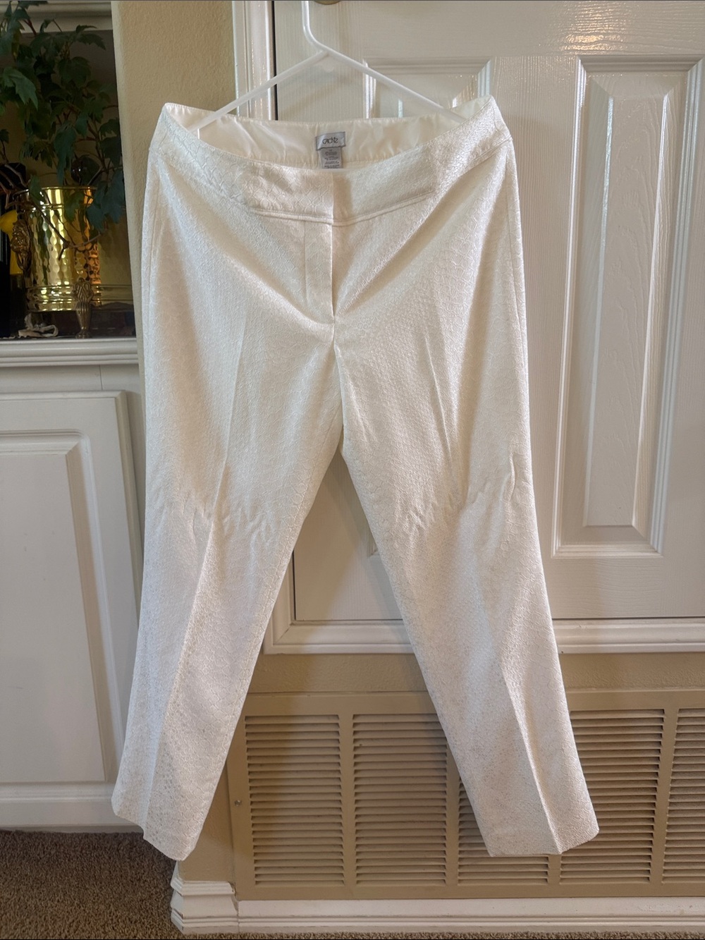 Cache off White Brocade Straight-Leg pants new with tags size 12